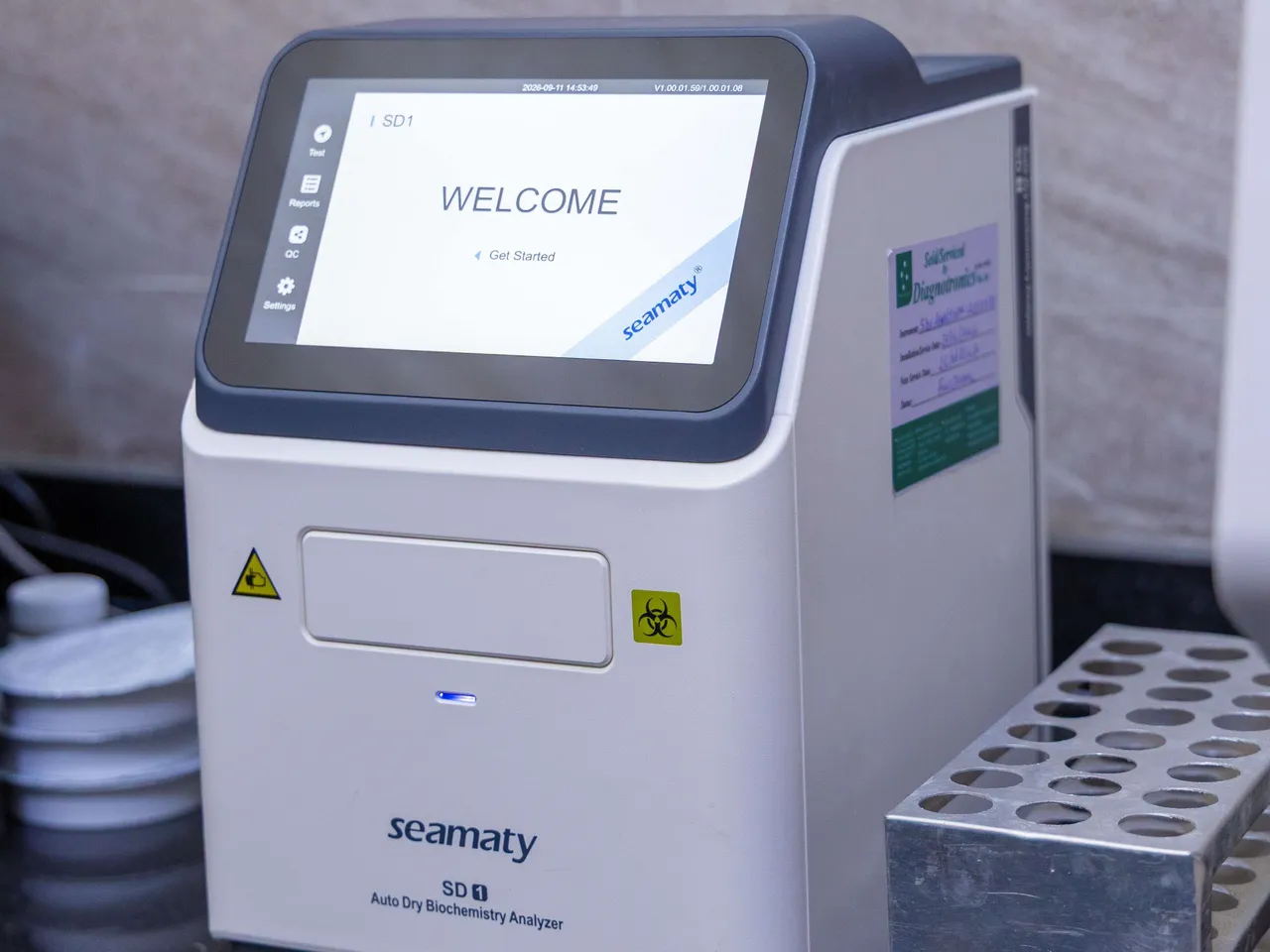 Seamaty SD1 automated dry biochemistry analyser in the clinic laboratory